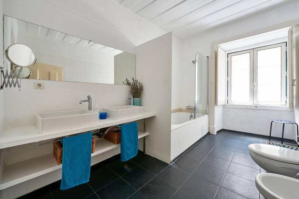 Stunning Apartment Near Chiado Lisboa Extérieur photo